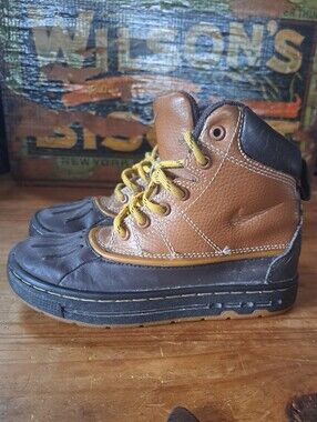 Nike ACG Woodside Waterproof Outdoor Boots Kids Size 12C Leather 415079-200